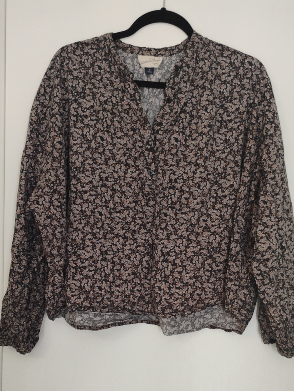Universal Thread Black and Cream Floral Buttonfront Blouse